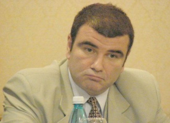 Conducătorii firmei de brokeraj deţinută de Chelu au fost amendaţi